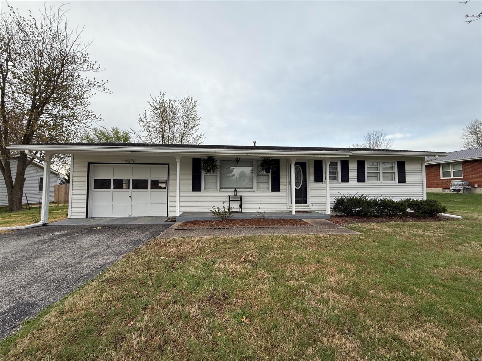 Homes for sale in Montgomery, MO | 412 E Walsh St, Montgomery, MO 63361 | MLS# MIS25020028