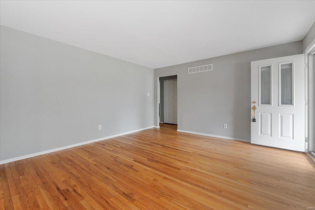 Homes for sale in Florissant, MO | 5 Calderabby Rd, Florissant, MO 63033 | MLS# MIS25020135