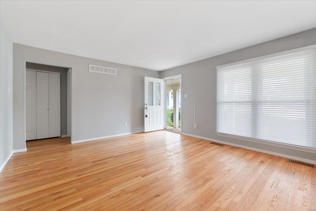 Homes for sale in Florissant, MO | 5 Calderabby Rd, Florissant, MO 63033 | MLS# MIS25020135