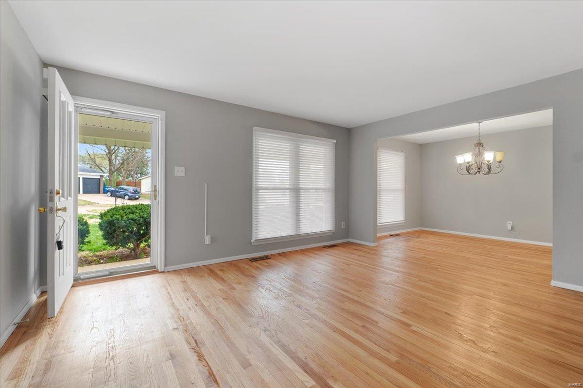 Homes for sale in Florissant, MO | 5 Calderabby Rd, Florissant, MO 63033 | MLS# MIS25020135