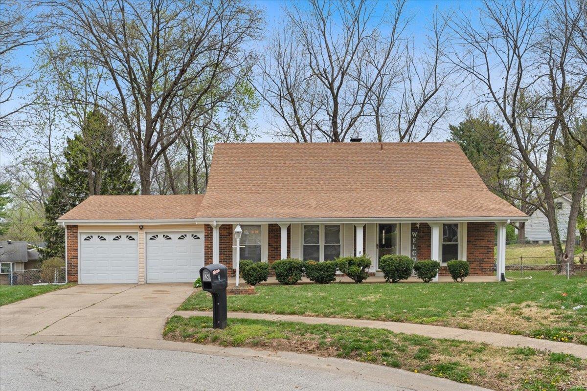 Homes for sale in Florissant, MO | 5 Calderabby Rd, Florissant, MO 63033 | MLS# MIS25020135