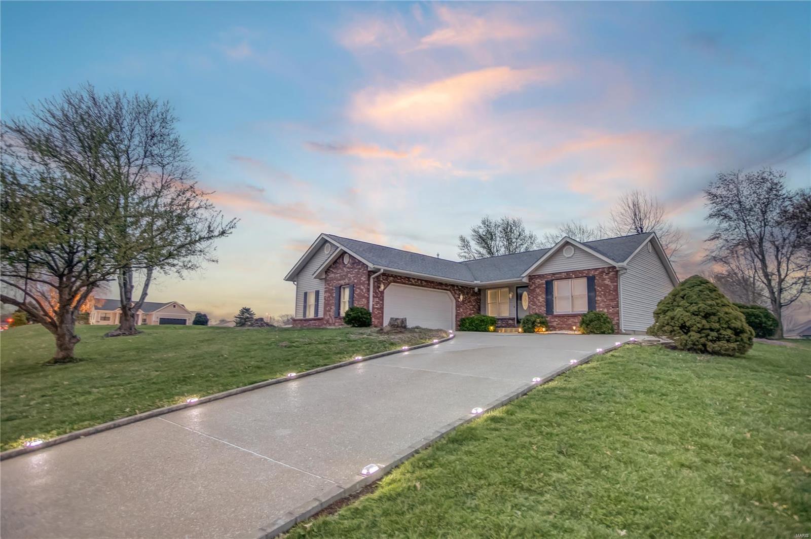 Homes for sale in Jerseyville, IL | 297 Maple Summit Rd, Jerseyville, IL 62052 | MLS# MIS25020305