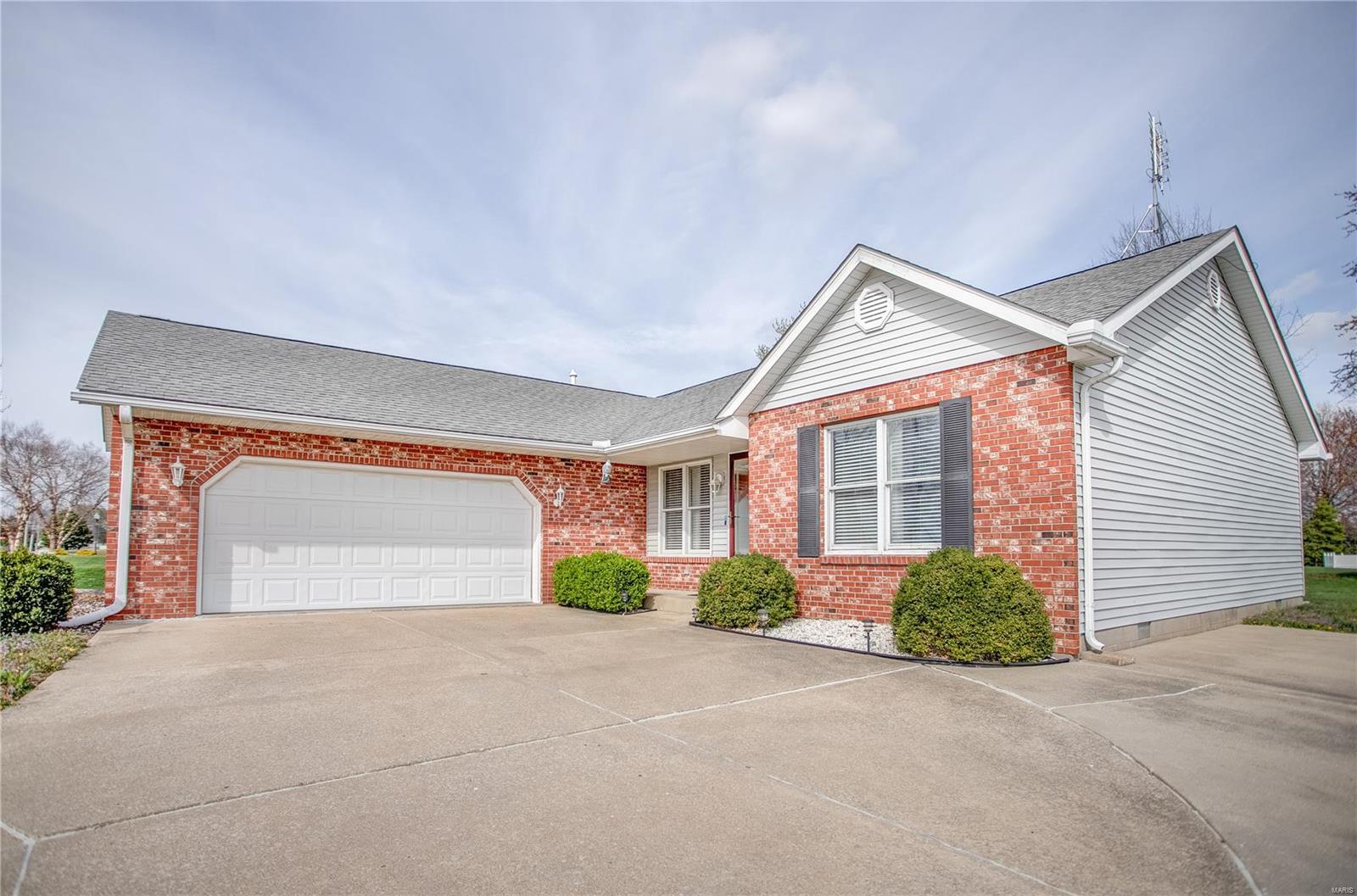 Homes for sale in Jerseyville, IL | 297 Maple Summit Rd, Jerseyville, IL 62052 | MLS# MIS25020305