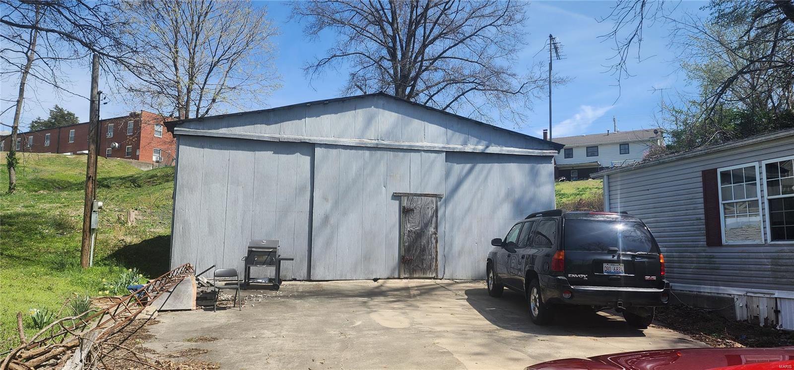 Homes for sale in Chester, IL | 806 Cedar St, Chester, IL 62233 | MLS# MIS25020521