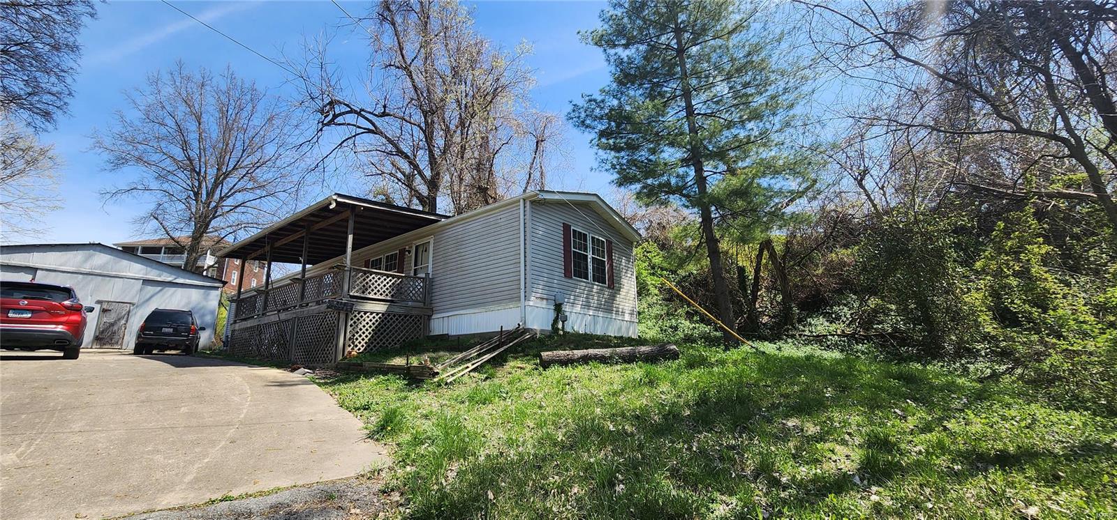 Homes for sale in Chester, IL | 806 Cedar St, Chester, IL 62233 | MLS# MIS25020521