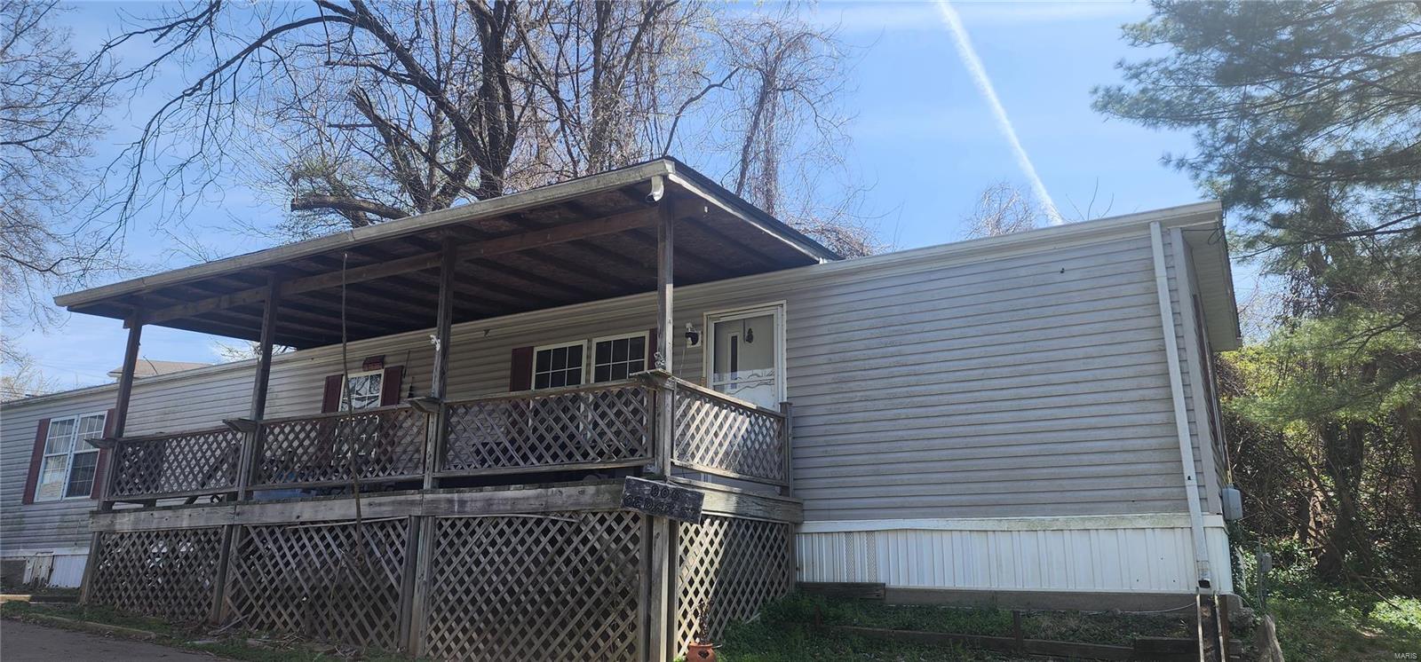 Homes for sale in Chester, IL | 806 Cedar St, Chester, IL 62233 | MLS# MIS25020521