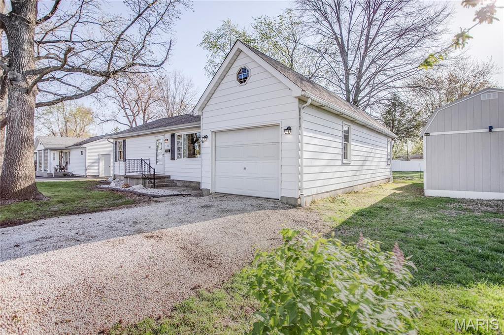 Homes for sale in Jerseyville, IL | 146 Roberts St, Jerseyville, IL 62052 | MLS# MIS25021638