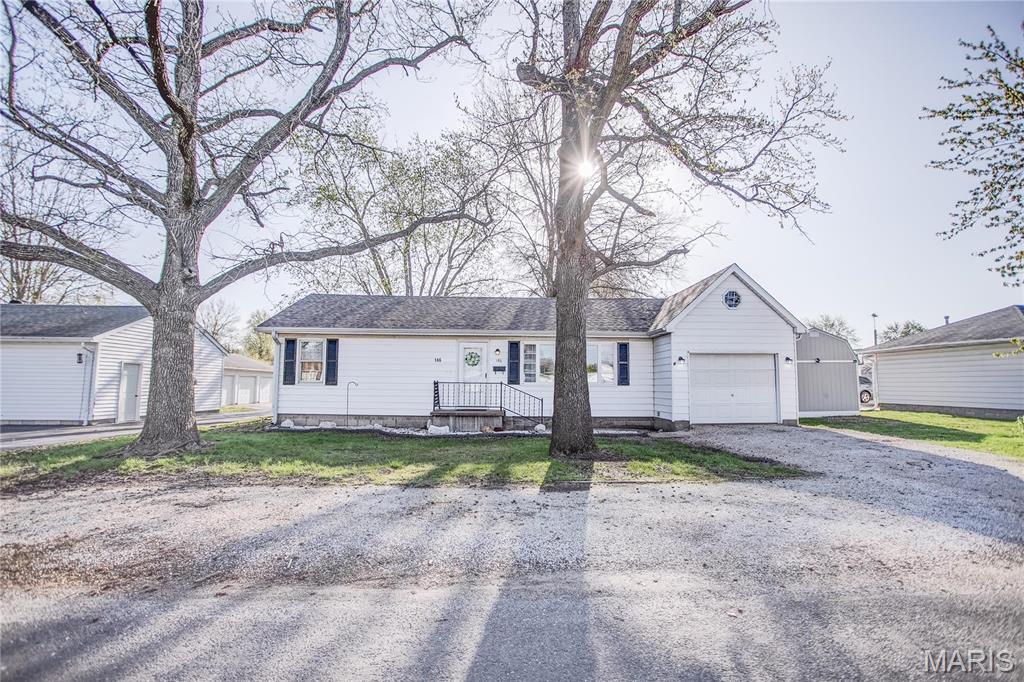 Homes for sale in Jerseyville, IL | 146 Roberts St, Jerseyville, IL 62052 | MLS# MIS25021638