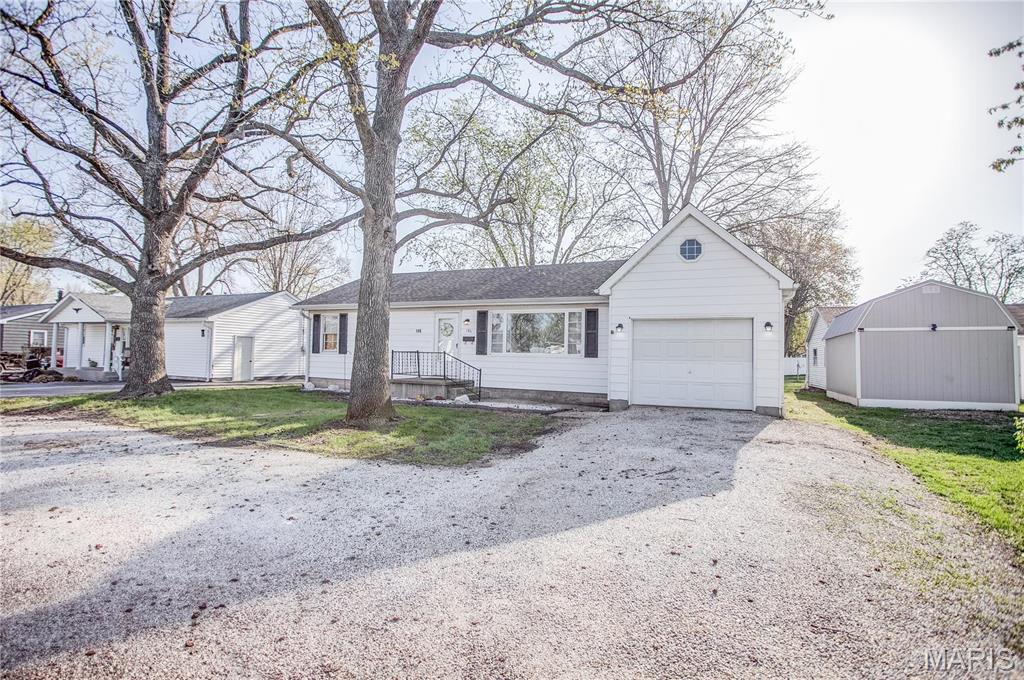 Homes for sale in Jerseyville, IL | 146 Roberts St, Jerseyville, IL 62052 | MLS# MIS25021638