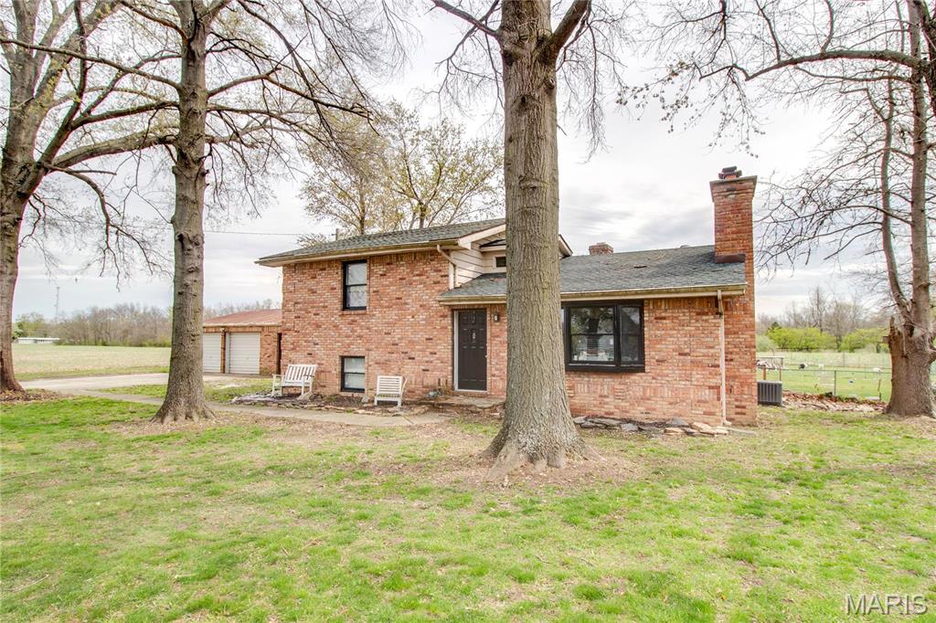 Homes for sale in Jerseyville, IL | 16776 Indian Lake Rd, Jerseyville, IL 62052 | MLS# MIS25022165