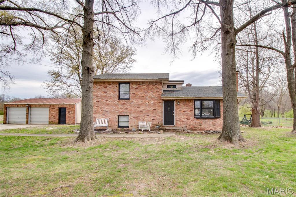 Homes for sale in Jerseyville, IL | 16776 Indian Lake Rd, Jerseyville, IL 62052 | MLS# MIS25022165