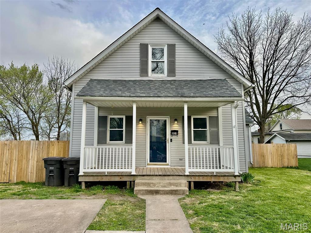 Homes for sale in Jerseyville, IL | 404 E Prairie St, Jerseyville, IL 62052 | MLS# MIS25022542