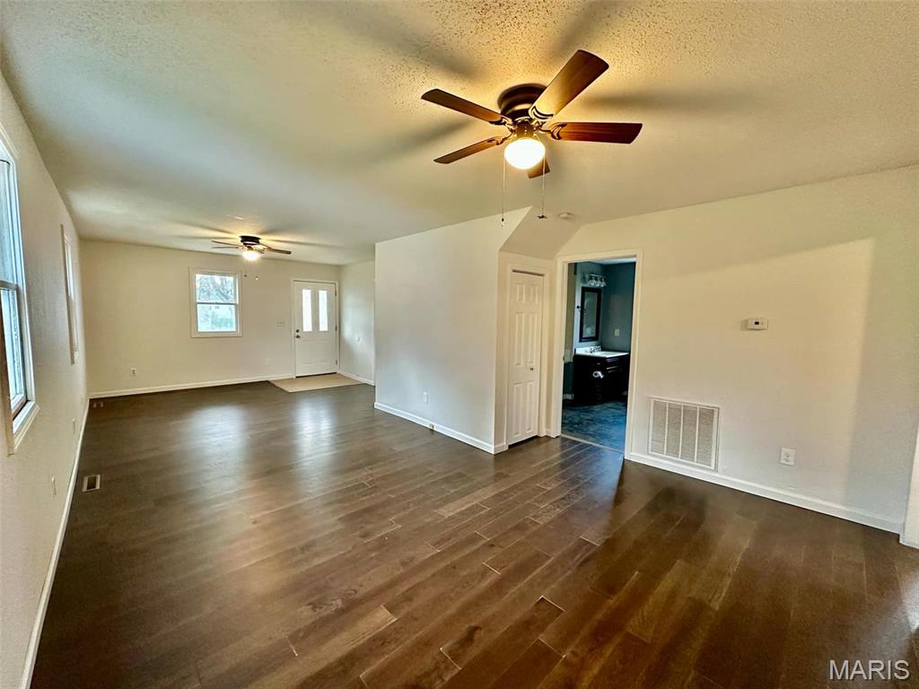 Homes for sale in Jerseyville, IL | 404 E Prairie St, Jerseyville, IL 62052 | MLS# MIS25022542