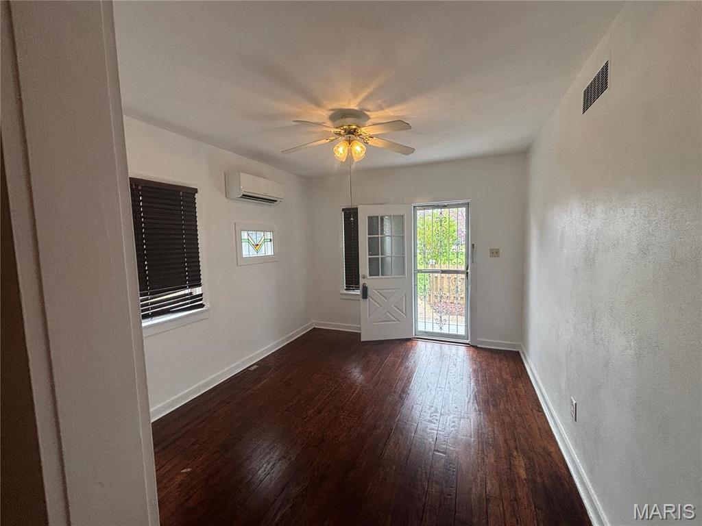 Homes for sale in Jerseyville, IL | 500 W Exchange St, Jerseyville, IL 62052 | MLS# MIS25022893