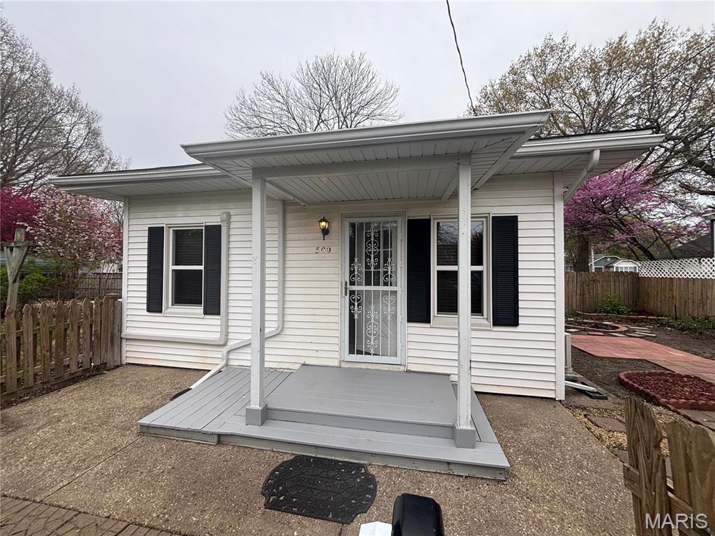 Homes for sale in Jerseyville, IL | 500 W Exchange St, Jerseyville, IL 62052 | MLS# MIS25022893