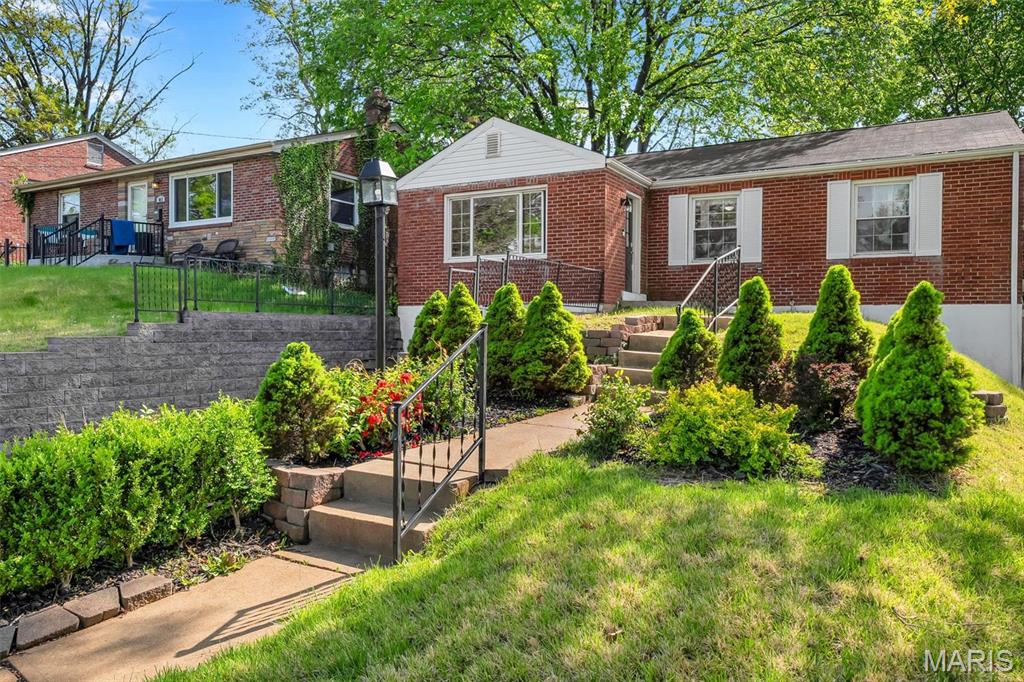 Homes for sale in St. Louis, MO | 831 Diversey Dr, St. Louis, MO 63126 | MLS# MIS25023483