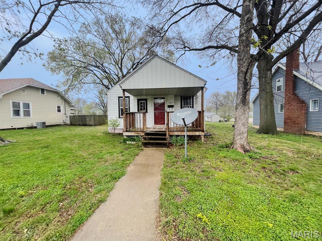 Homes for sale in Carlyle, IL | 1571 Fairfax St, Carlyle, IL 62231 | MLS# MIS25023539