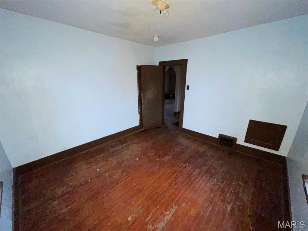 Homes for sale in Carlyle, IL | 1571 Fairfax St, Carlyle, IL 62231 | MLS# MIS25023539