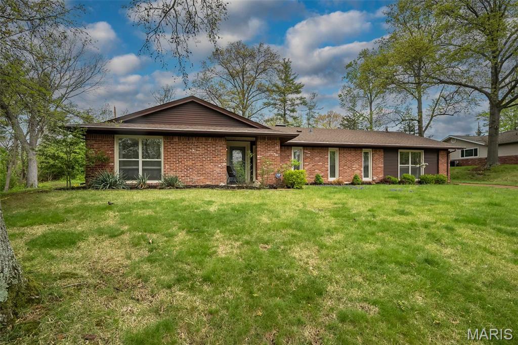 Homes for sale in Ballwin, MO | 11 Steeple Hill Ln, Ballwin, MO 63011 | MLS# MIS25024091