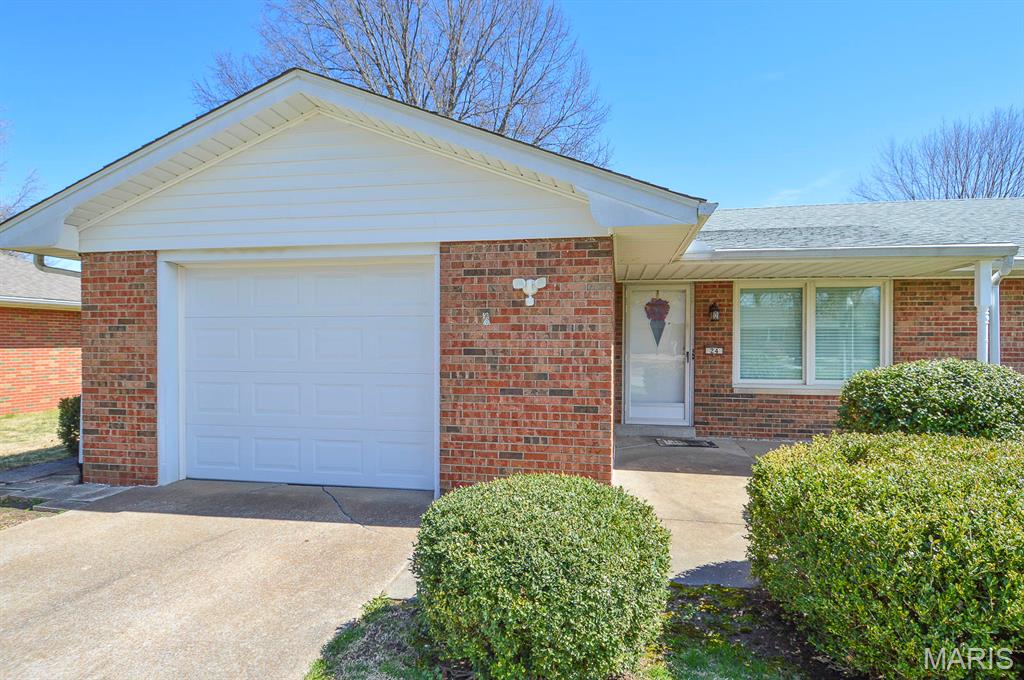 Homes for sale in Fairview Heights, IL | 24 Debra Ln, Fairview Heights, IL 62208 | MLS# MIS25024776