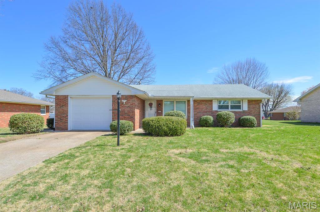 Homes for sale in Fairview Heights, IL | 24 Debra Ln, Fairview Heights, IL 62208 | MLS# MIS25024776