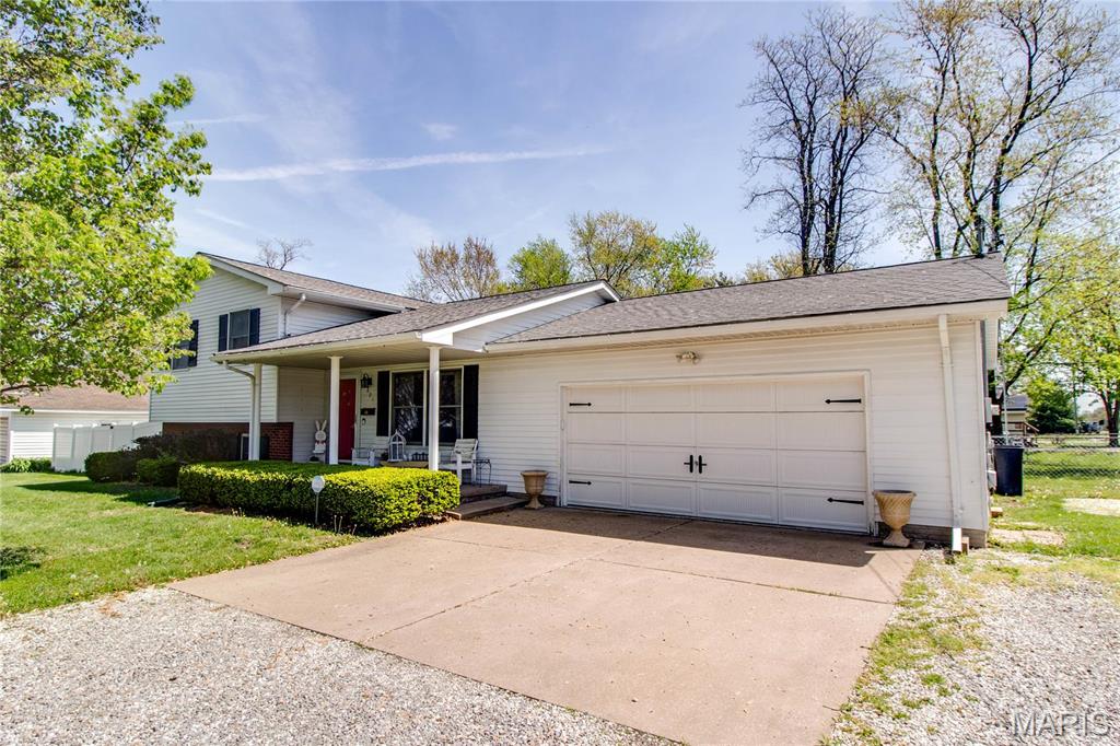 Homes for sale in Jerseyville, IL | 801 High St, Jerseyville, IL 62052 | MLS# MIS25024978