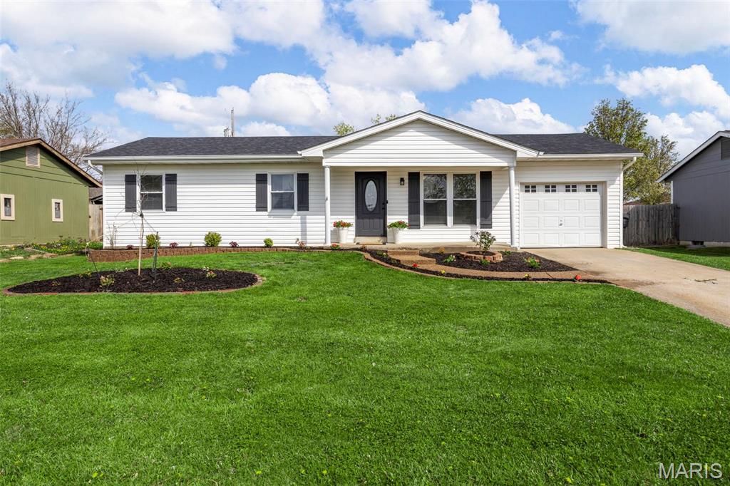 Homes for sale in Troy, MO | 915 Countryside Dr, Troy, MO 63379 | MLS# MIS25024994