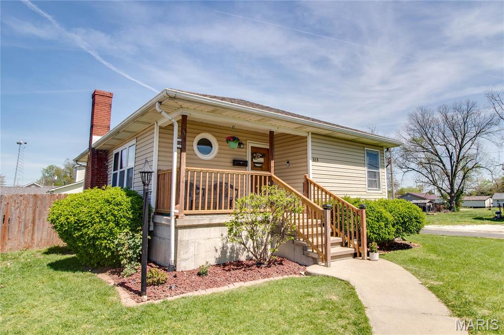 Homes for sale in Jerseyville, IL | 513 E Arch St, Jerseyville, IL 62052 | MLS# MIS25025114