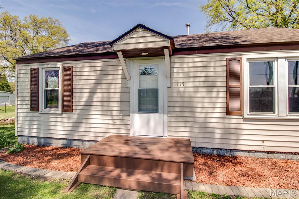 Homes for sale in Jerseyville, IL | 1115 W Carpenter St, Jerseyville, IL 62052 | MLS# MIS25025123