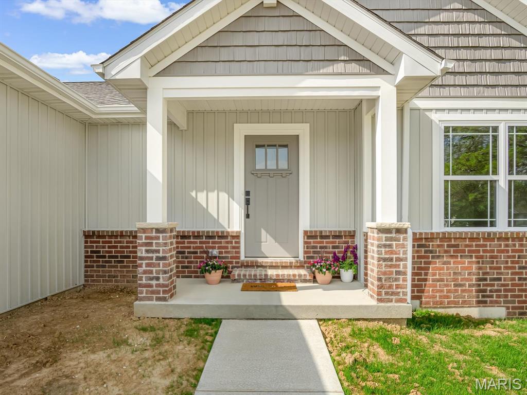 Homes for sale in Waterloo, IL | 403 Briarcliff Dr, Waterloo, IL 62298 | MLS# MIS25025483