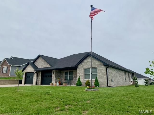 Homes for sale in Hannibal, MO | 300 Braeburn Dr, Hannibal, MO 63401 | MLS# MIS25027398