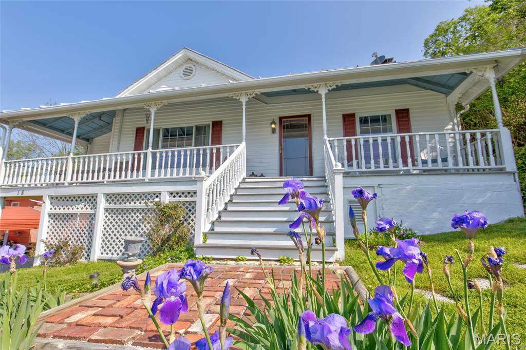 Homes for sale in Grafton, IL | 18 E Clinton St, Grafton, IL 62037 | MLS# MIS25027585