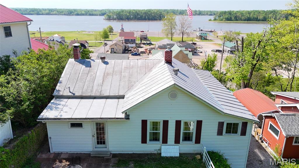 Homes for sale in Grafton, IL | 18 E Clinton St, Grafton, IL 62037 | MLS# MIS25027585