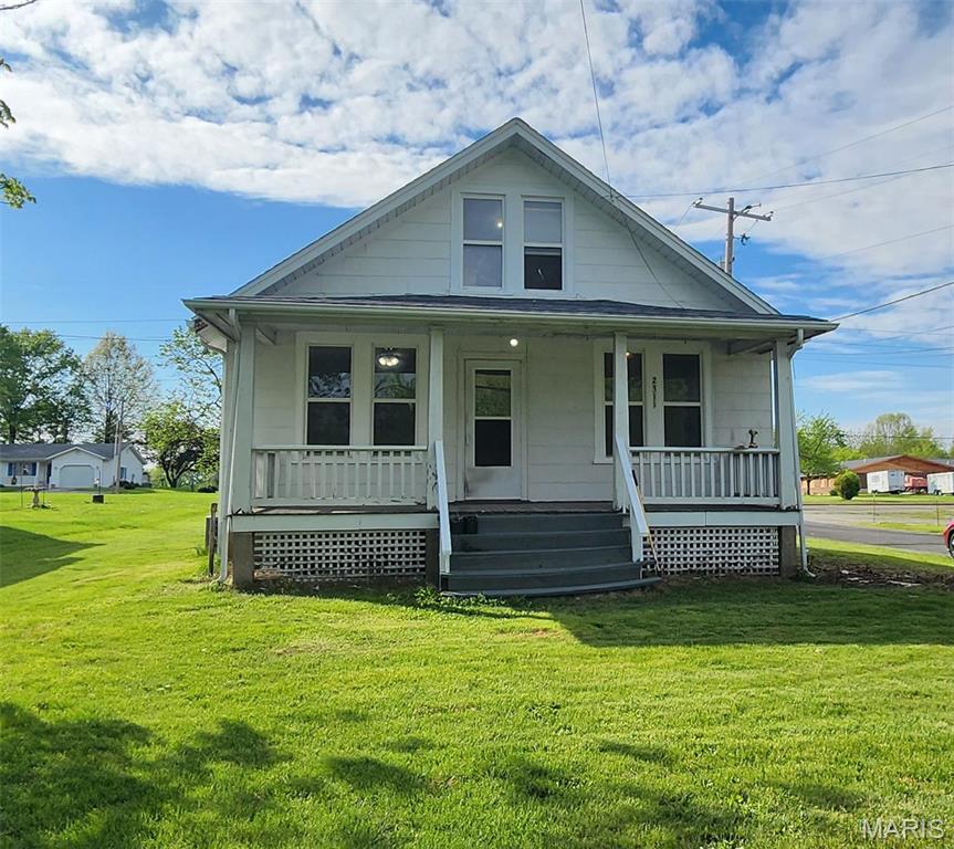 Homes for sale in Chester, IL | 2311 State St, Chester, IL 62233 | MLS# MIS25027586