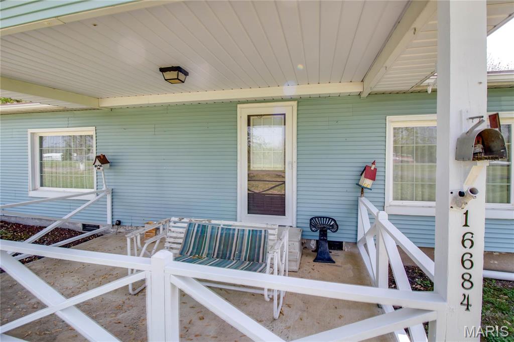 Homes for sale in Jerseyville, IL | 16684 Indian Lake Rd, Jerseyville, IL 62052 | MLS# MIS25027732