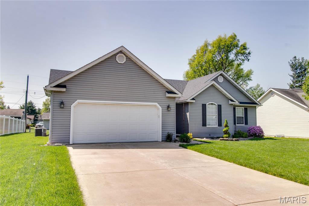 Homes for sale in Jerseyville, IL | 610 Cross Winds Ct, Jerseyville, IL 62052 | MLS# MIS25027735