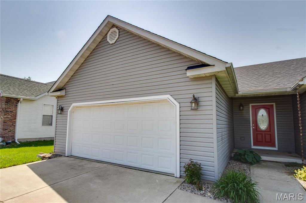 Homes for sale in Jerseyville, IL | 610 Cross Winds Ct, Jerseyville, IL 62052 | MLS# MIS25027735