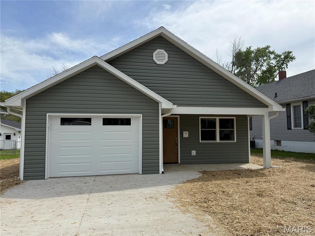 Homes for sale in Hannibal, MO | 2609 Chestnut St, Hannibal, MO 63401 | MLS# MIS25028259