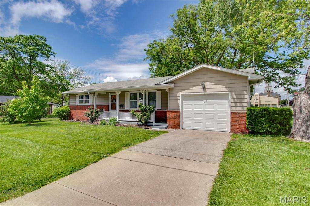 Homes for sale in Jerseyville, IL | 205 W Prairie St, Jerseyville, IL 62052 | MLS# MIS25028548