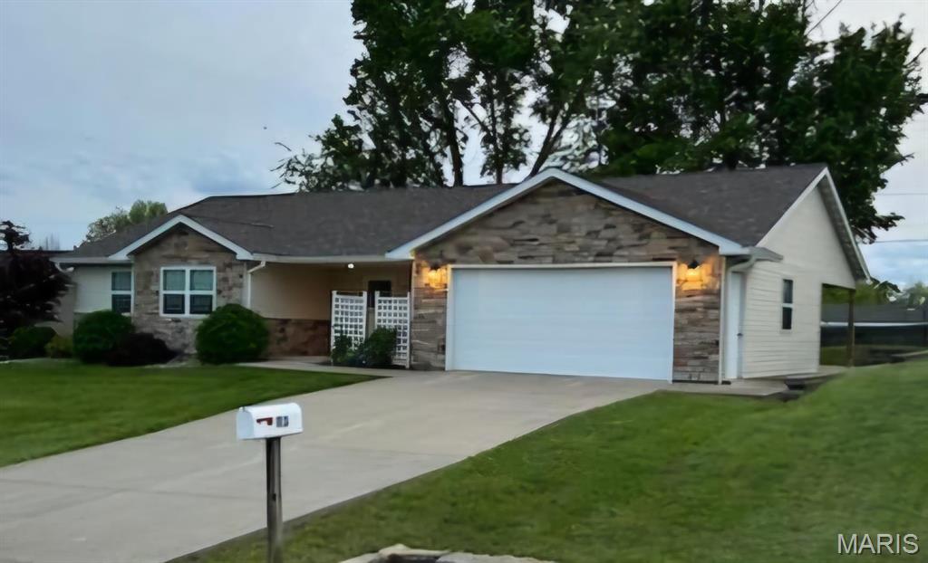 Homes for sale in Hannibal, MO | 113 Stone Ridge Dr, Hannibal, MO 63401 | MLS# MIS25029378