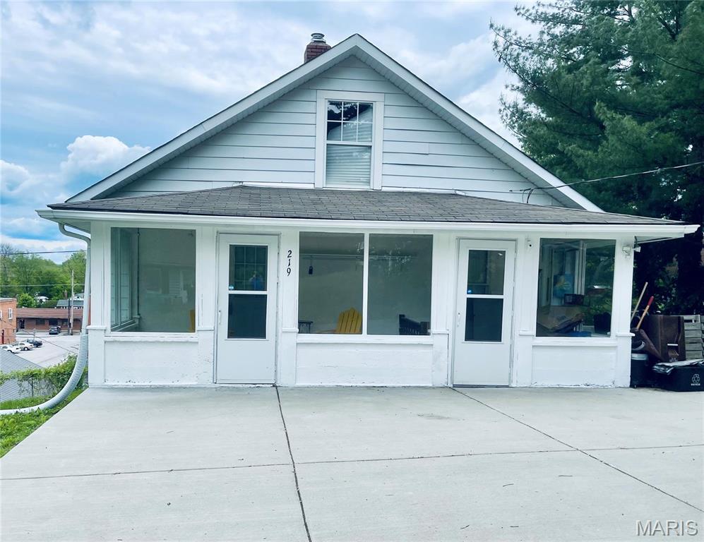 Homes for sale in Winfield, MO | 219 2Nd St, Winfield, MO 63389 | MLS# MIS25030068