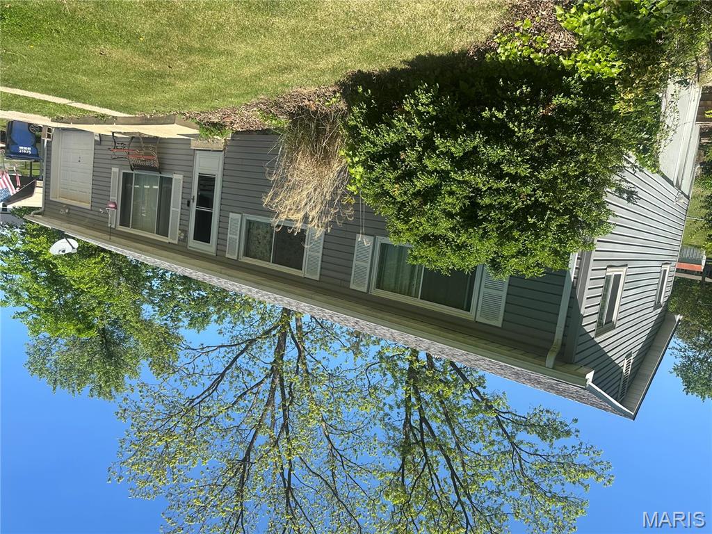 Homes for sale in Winfield, MO | 139 E Horseshoe Bend Dr, Winfield, MO 63389 | MLS# MIS25030824