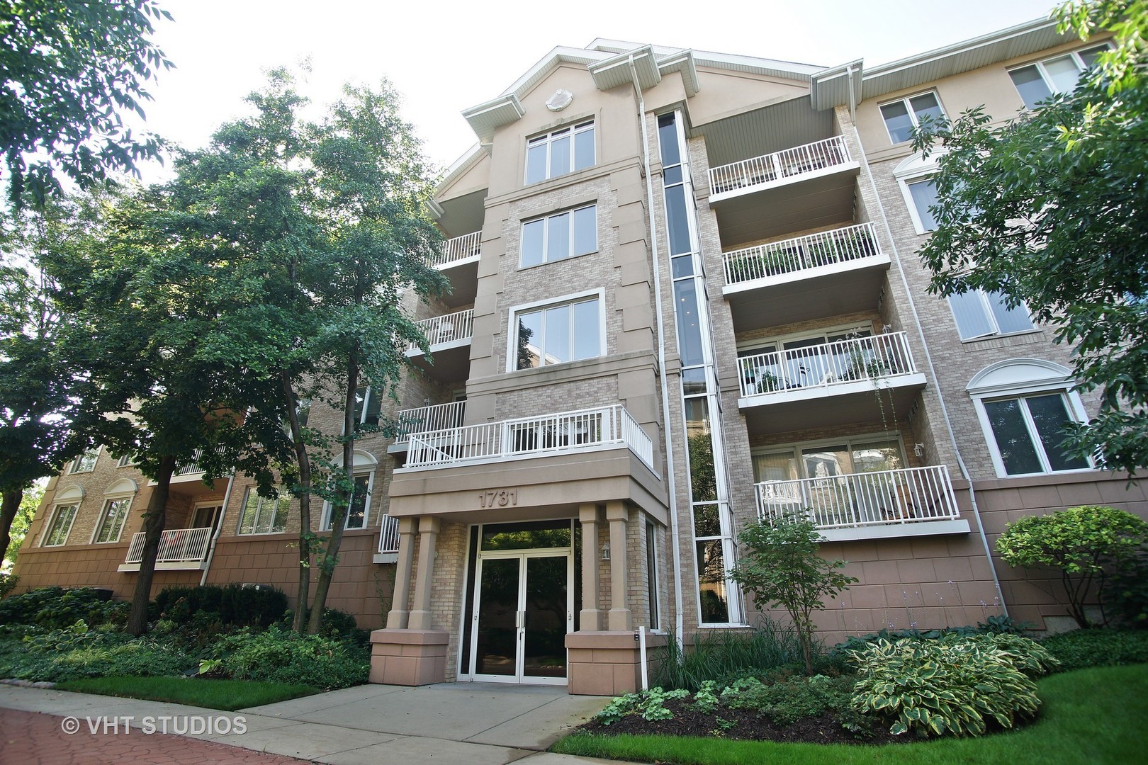 Homes for sale in Park Ridge, IL | 1731 Pavilion Way #207, Park Ridge, IL 60068 | MLS# 09747874
