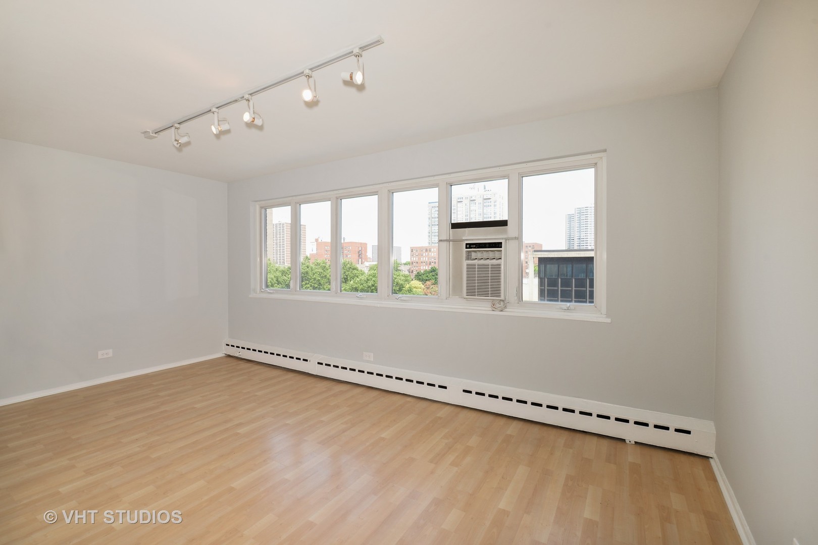 2nd image of 700 W Bittersweet Pl #509, Chicago, IL 60613 | MLS# 09917127