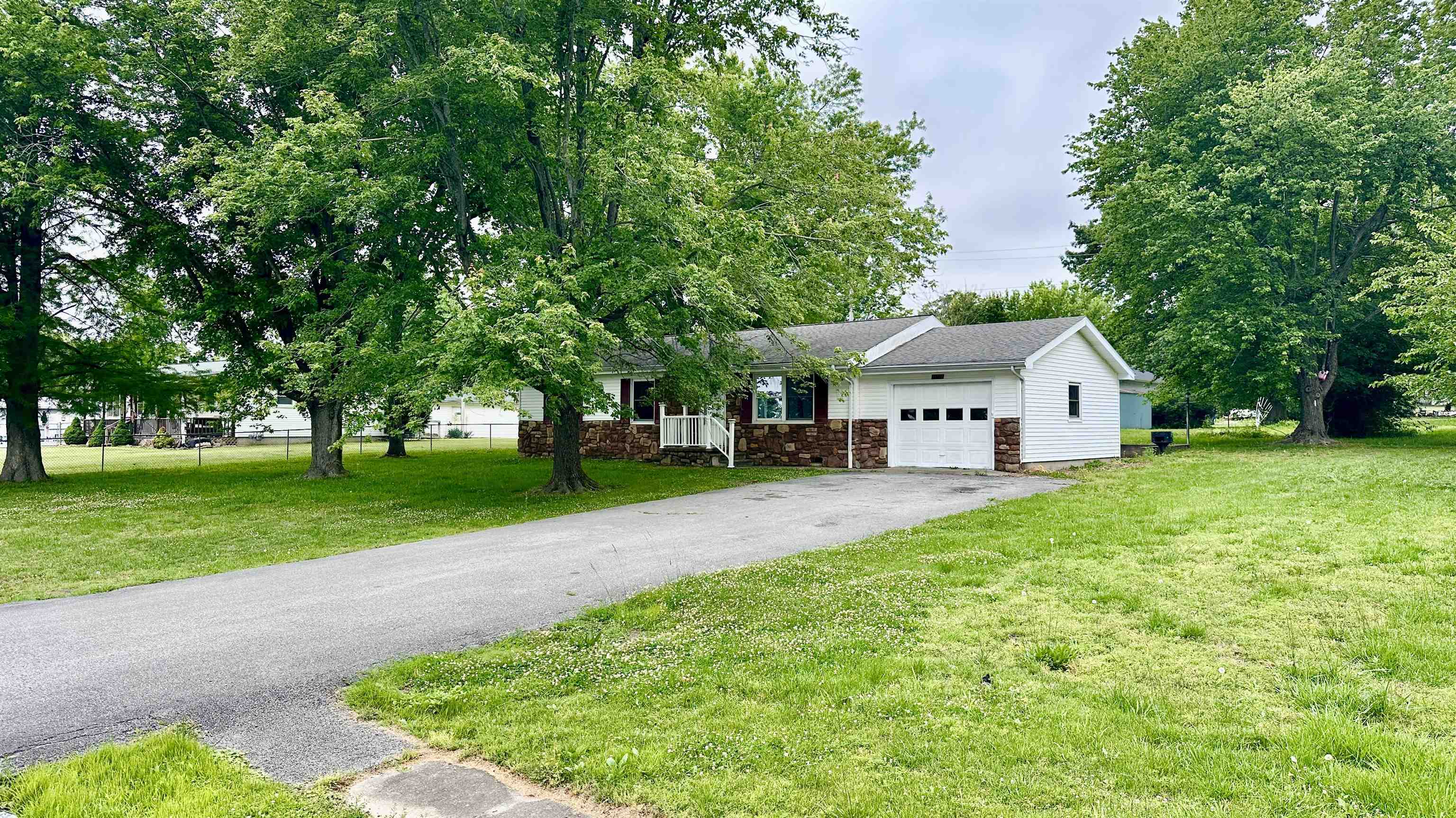 Homes for sale in Thompsonvi, IL | 21773 Illinois Ave, Thompsonvi, IL 62890 | MLS# 100539003