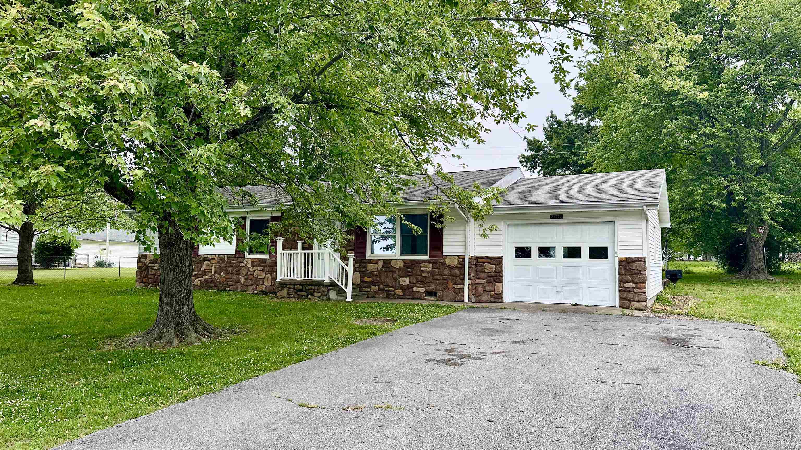 Homes for sale in Thompsonvi, IL | 21773 Illinois Ave, Thompsonvi, IL 62890 | MLS# 100539003