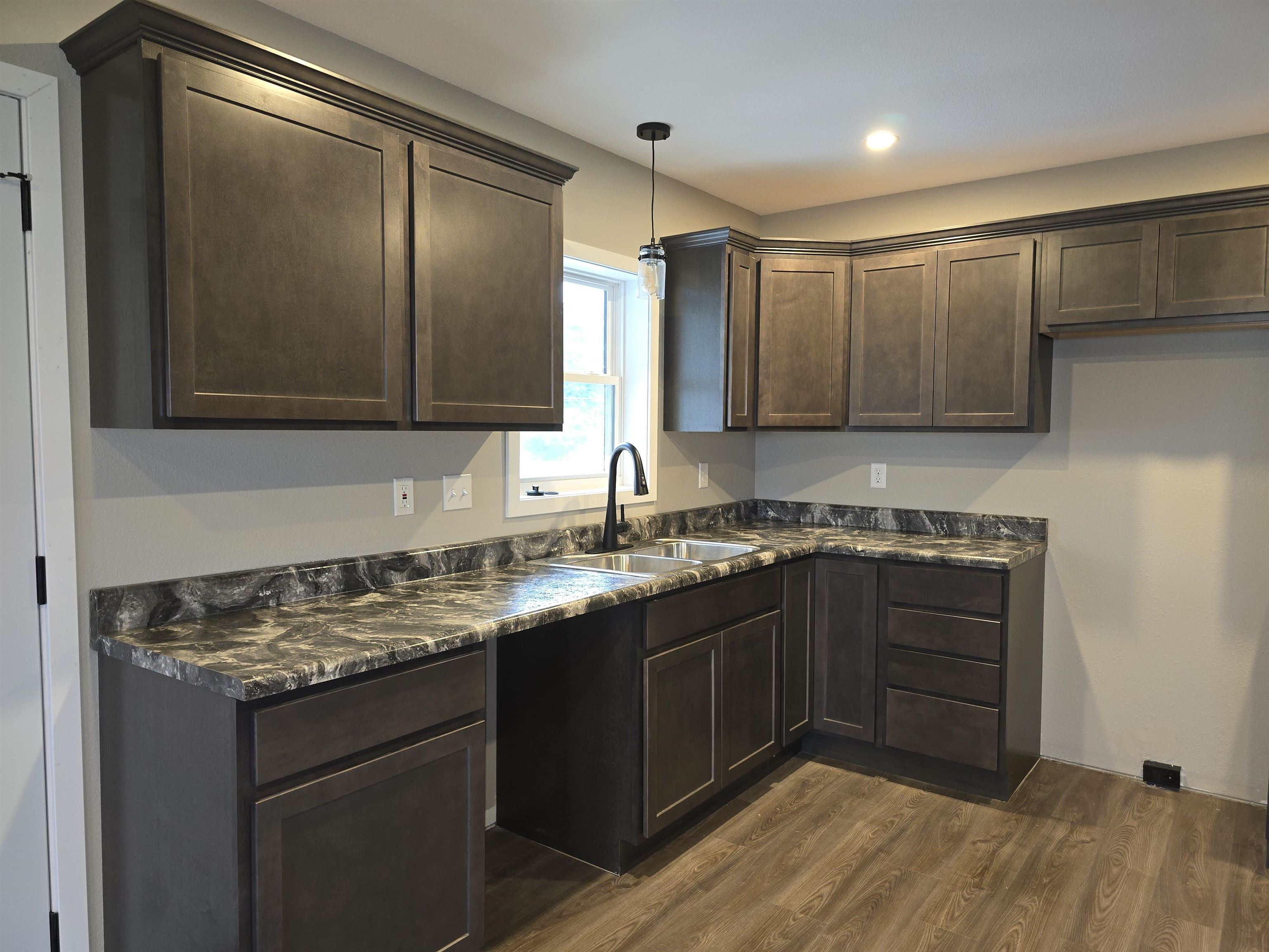 3rd image of 1005 Augusta Rd, Carthage, IL 62321 | MLS# 100539017