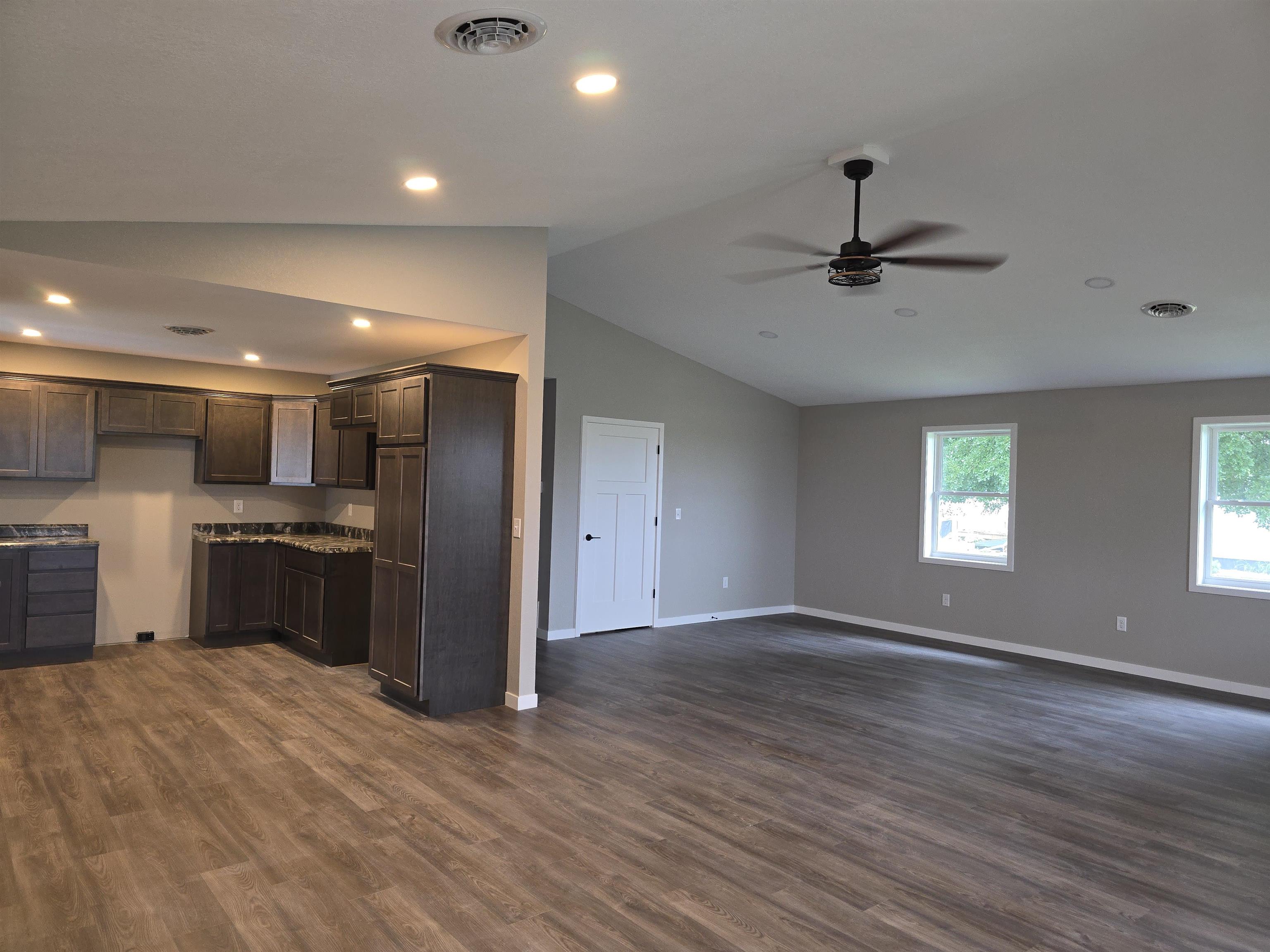 5th image of 1005 Augusta Rd, Carthage, IL 62321 | MLS# 100539017