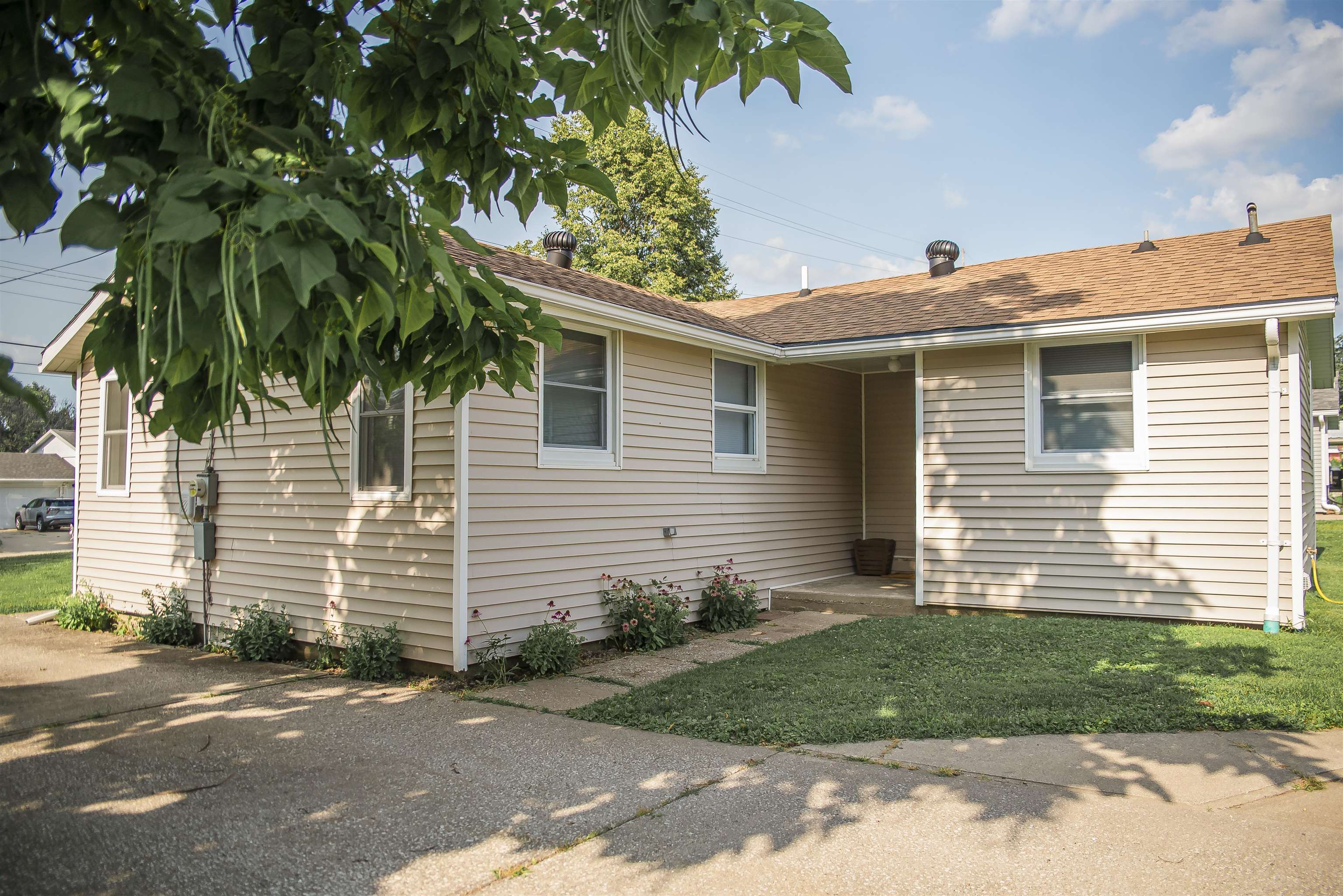 2nd image of 3206 Harrison St, Quincy, IL 62301 | MLS# 100539070