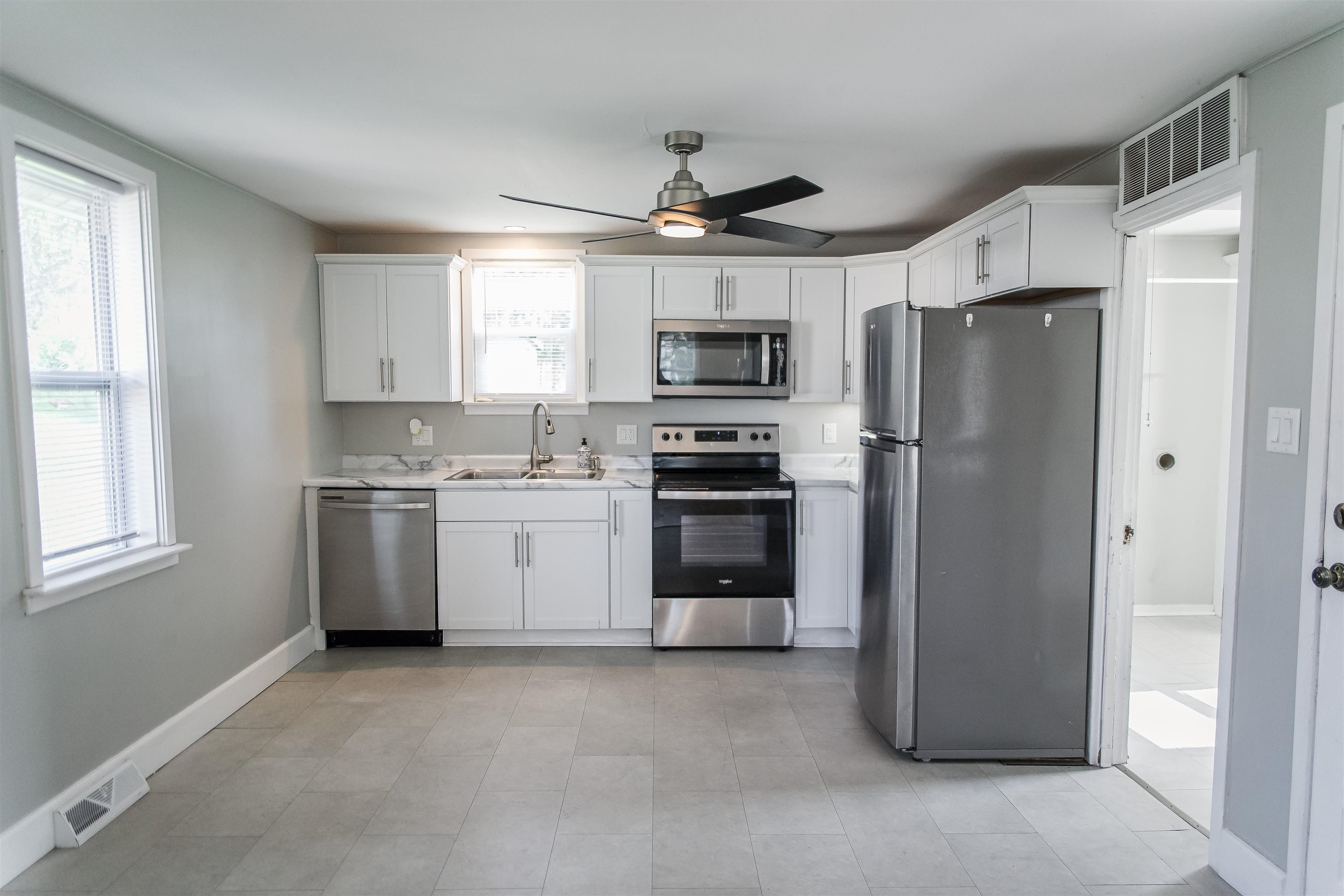 2nd image of 3208 Harrison St, Quincy, IL 62301 | MLS# 100539071